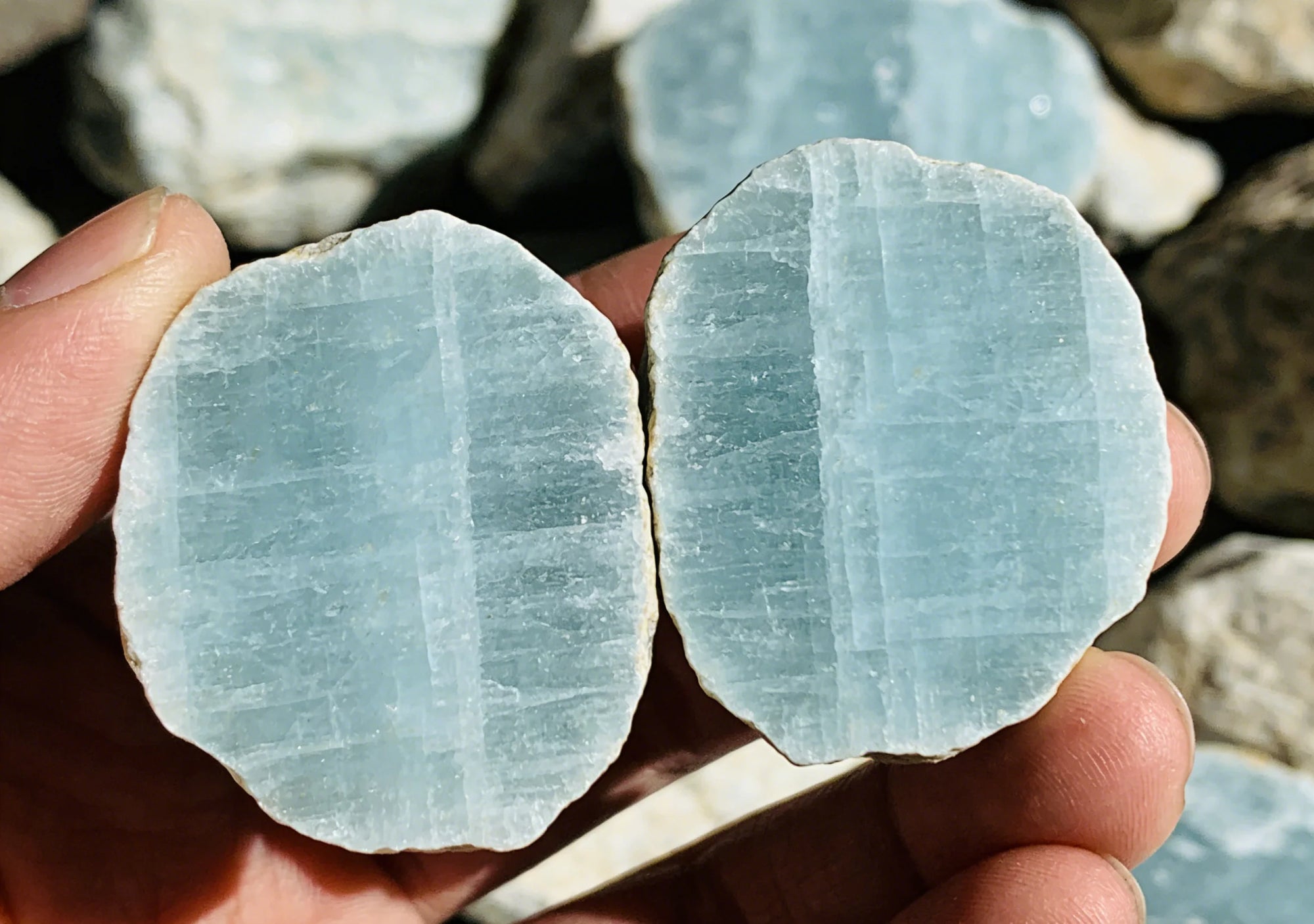 The ToAuto gemstone cutting machine can be used to cut Blue Calcite.