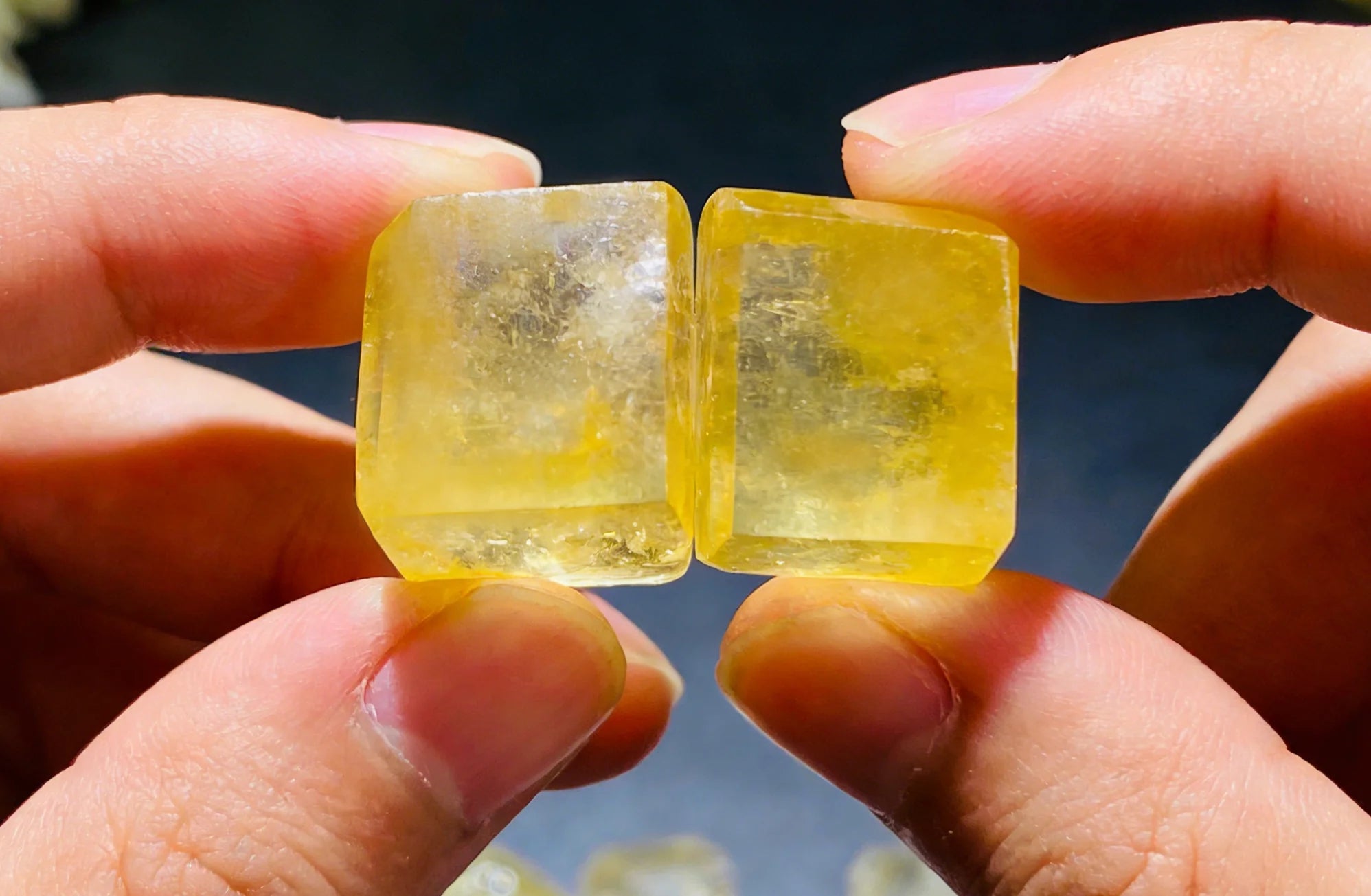 The ToAuto gemstone cutting machine can be used to cut Yellow Quartz.